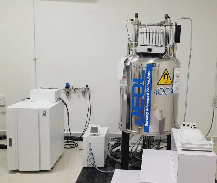 400 MHz FT-NMR Spectrometer instrument